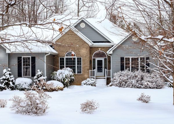 Lawn Maintenance Tips for the Dead of Winter